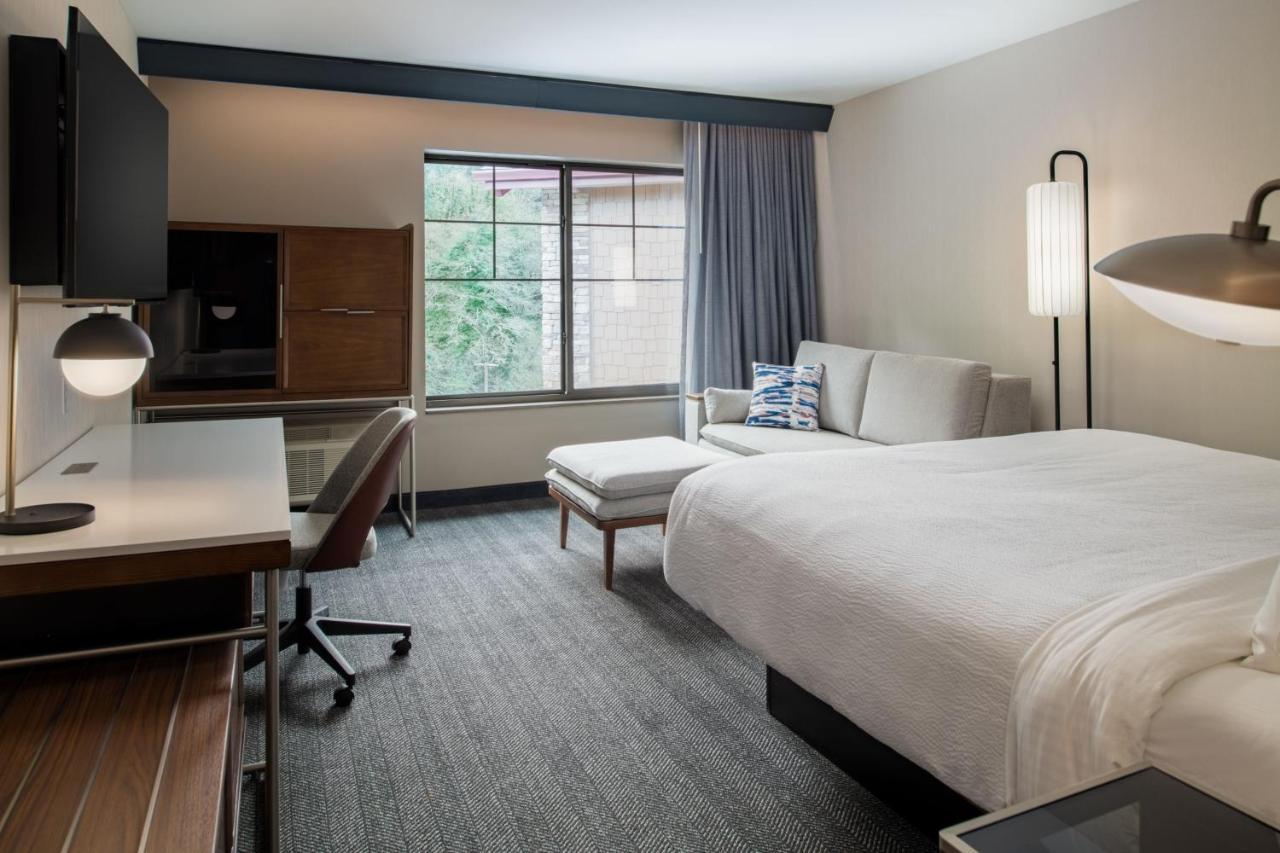 Courtyard By Marriott Olympia Hotel Exterior photo